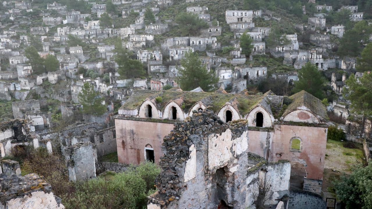 Kendisi "hayalet" ama ekonomisi "canlı" 12