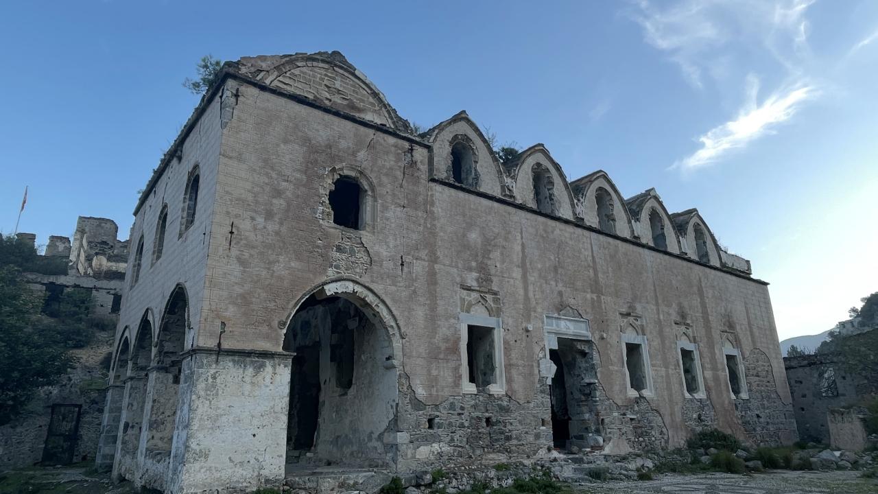 Kendisi "hayalet" ama ekonomisi "canlı" 11