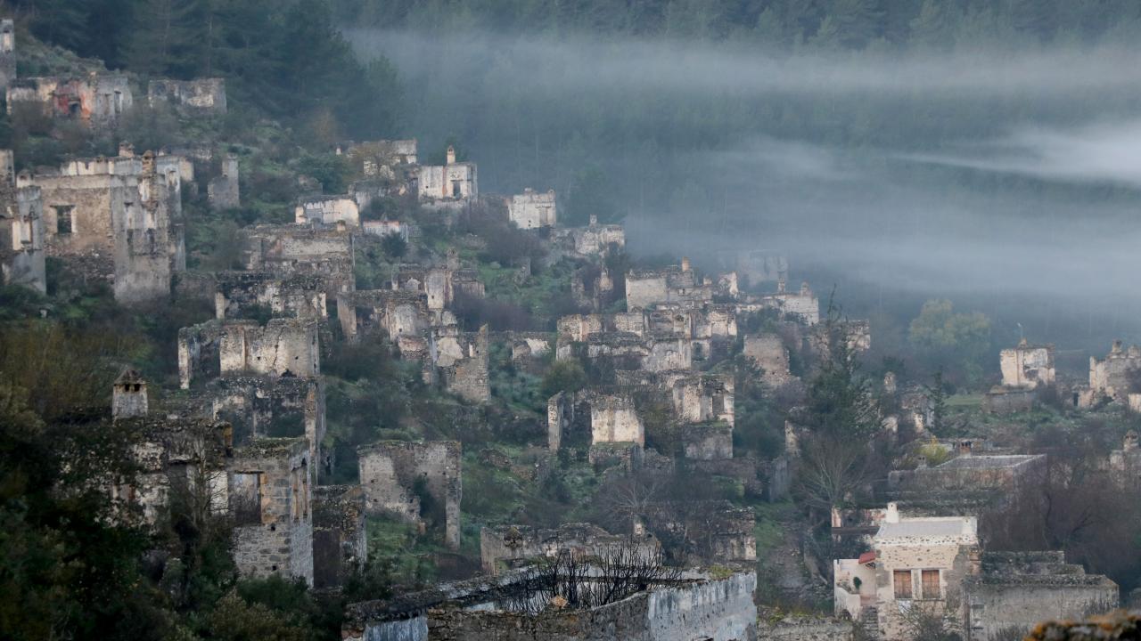 Kendisi "hayalet" ama ekonomisi "canlı" 9