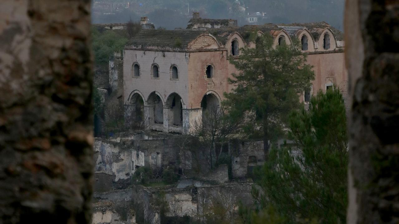 Kendisi "hayalet" ama ekonomisi "canlı" 7