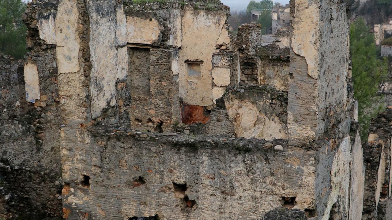 Kendisi "hayalet" ama ekonomisi "canlı" 3