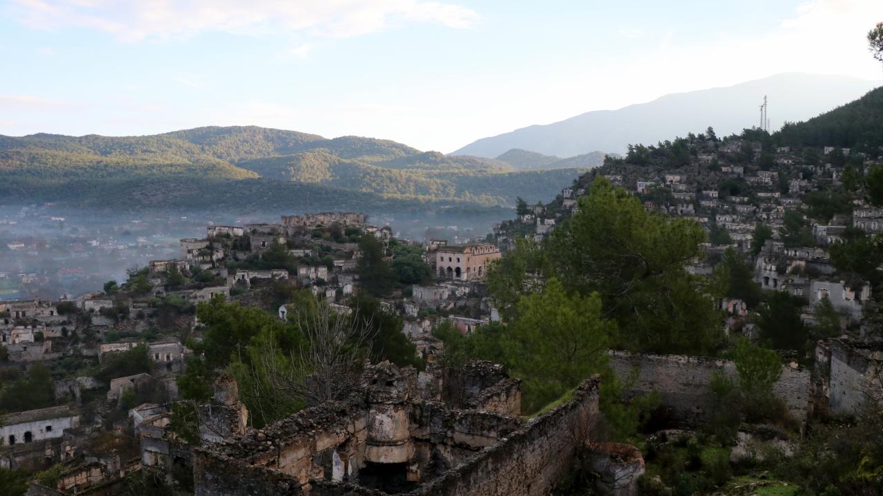 Kendisi "hayalet" ama ekonomisi "canlı" 19