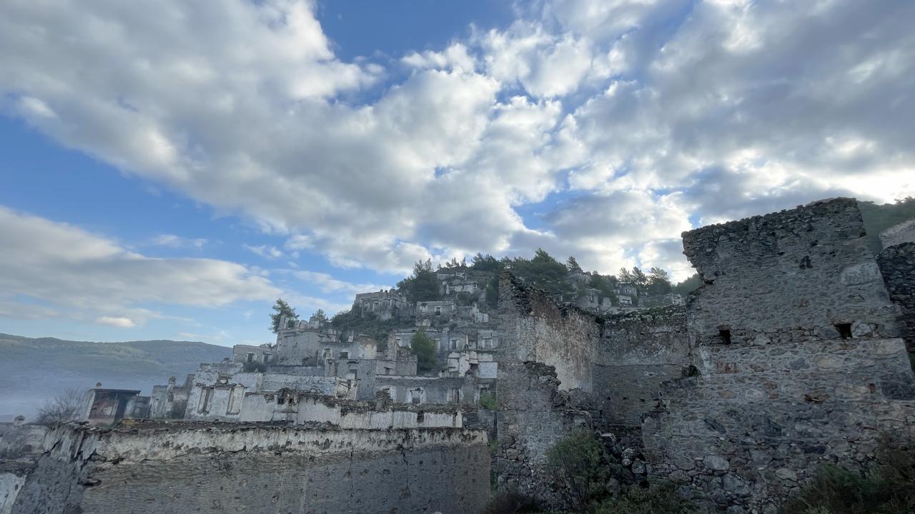 Kendisi "hayalet" ama ekonomisi "canlı" 4