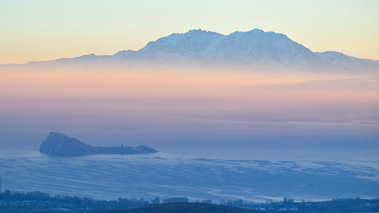 Van Gölü'nde sis görsel şölen yarattı 3