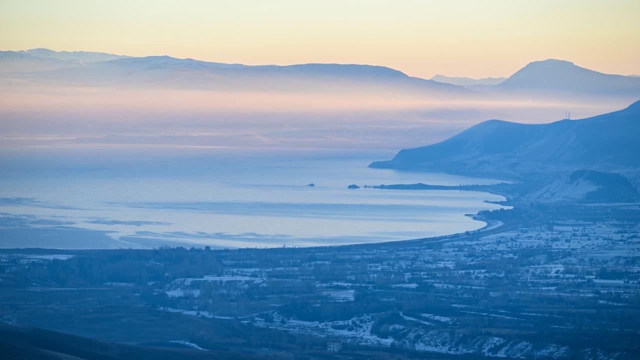 Van Gölü'nde sis görsel şölen yarattı 4
