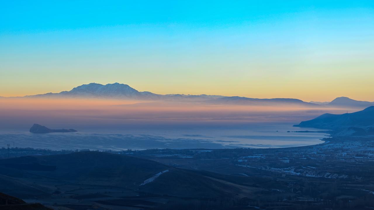 Van Gölü'nde sis görsel şölen yarattı 2