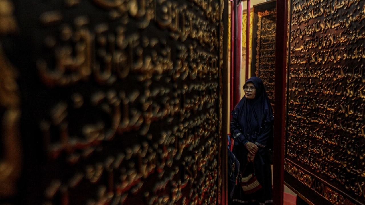 Dünyanın en büyük ahşaba işlenmiş Kur'an-ı Kerim'i 6