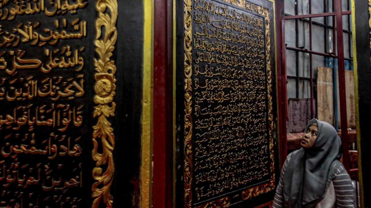 Dünyanın en büyük ahşaba işlenmiş Kur'an-ı Kerim'i 4