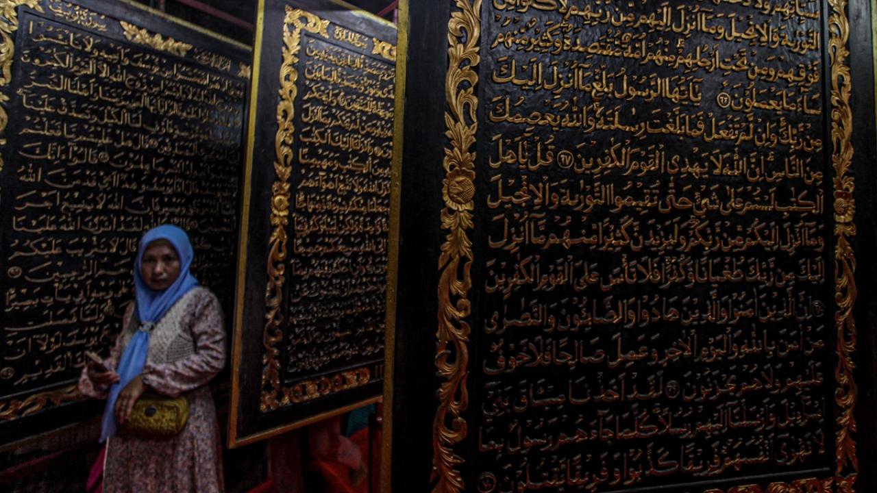 Dünyanın en büyük ahşaba işlenmiş Kur'an-ı Kerim'i 5
