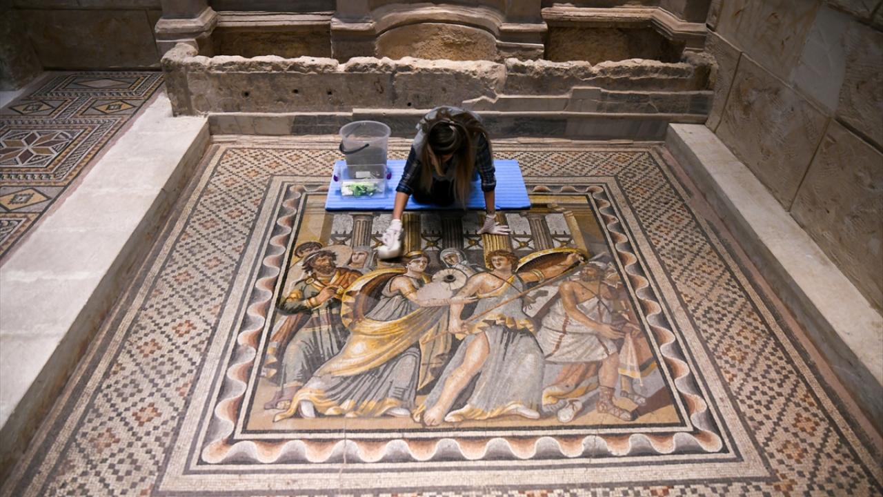 Tarihin yüzlerce yıllık tanığı mozaikler özenle gelecek kuşaklara aktarılıyor 6