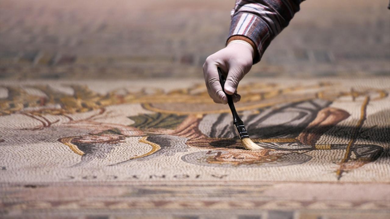 Tarihin yüzlerce yıllık tanığı mozaikler özenle gelecek kuşaklara aktarılıyor 2