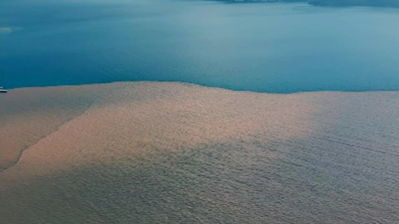 Görenleri şaşkına uğratan manzara, Marmaris’te denizin rengi değişti 8