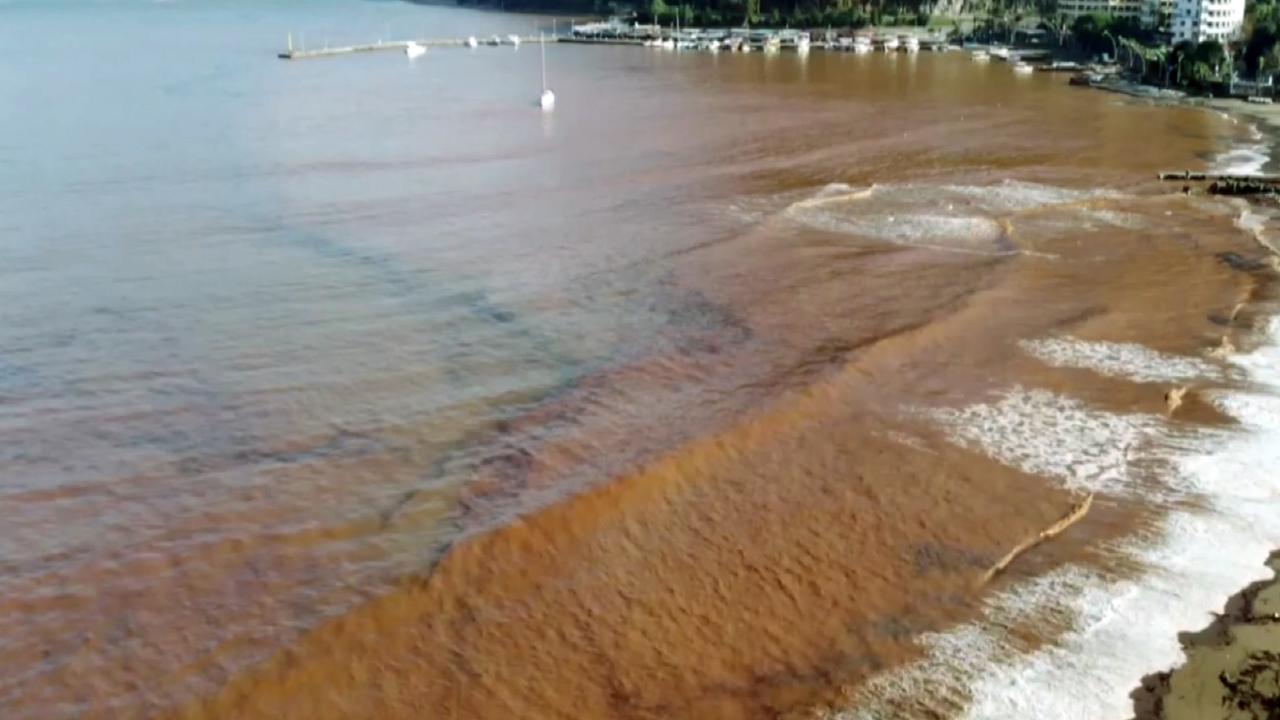 Görenleri şaşkına uğratan manzara, Marmaris’te denizin rengi değişti 2