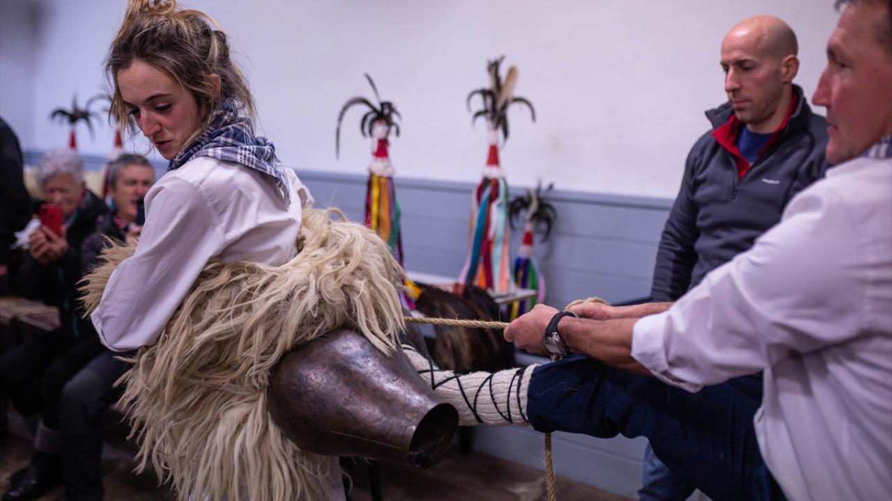 Koyun postu giydiler, kötülükleri kovdular... 15