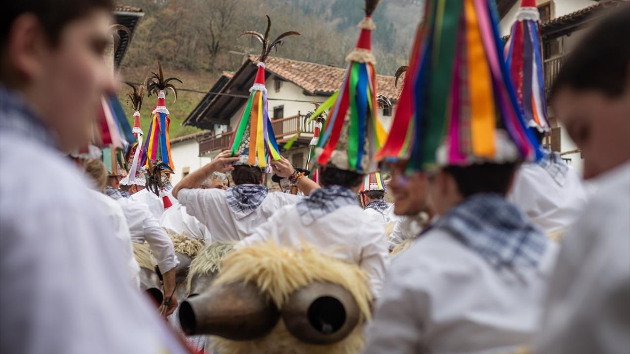 Koyun postu giydiler, kötülükleri kovdular... 13