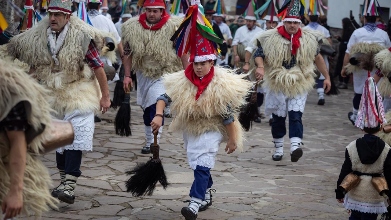 Koyun postu giydiler, kötülükleri kovdular... 10