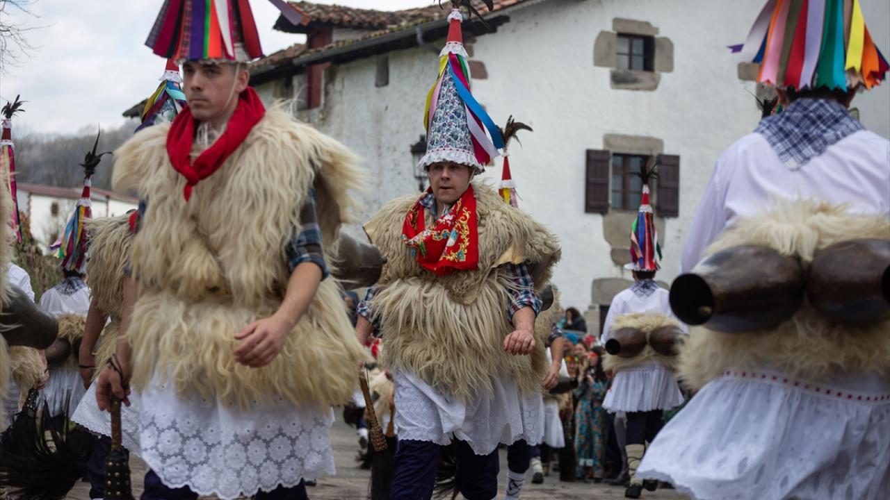 Koyun postu giydiler, kötülükleri kovdular... 6