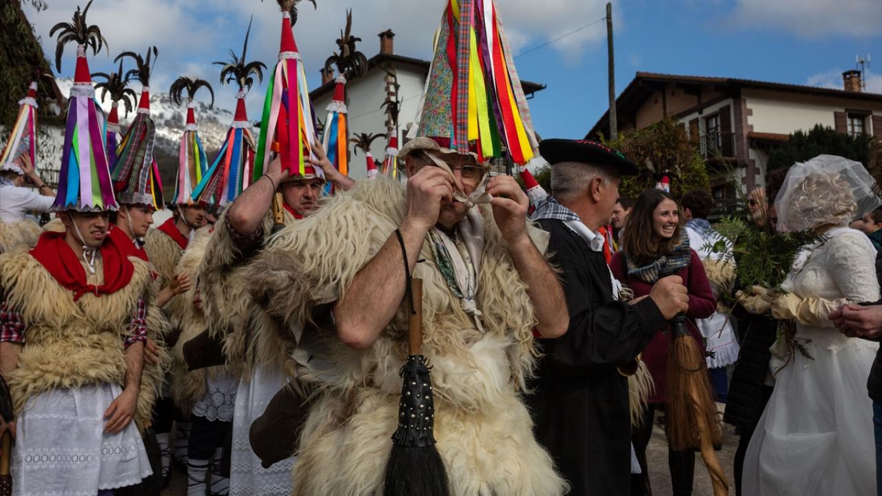 Koyun postu giydiler, kötülükleri kovdular... 8