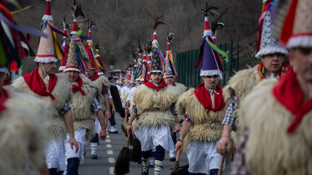 Koyun postu giydiler, kötülükleri kovdular... 4