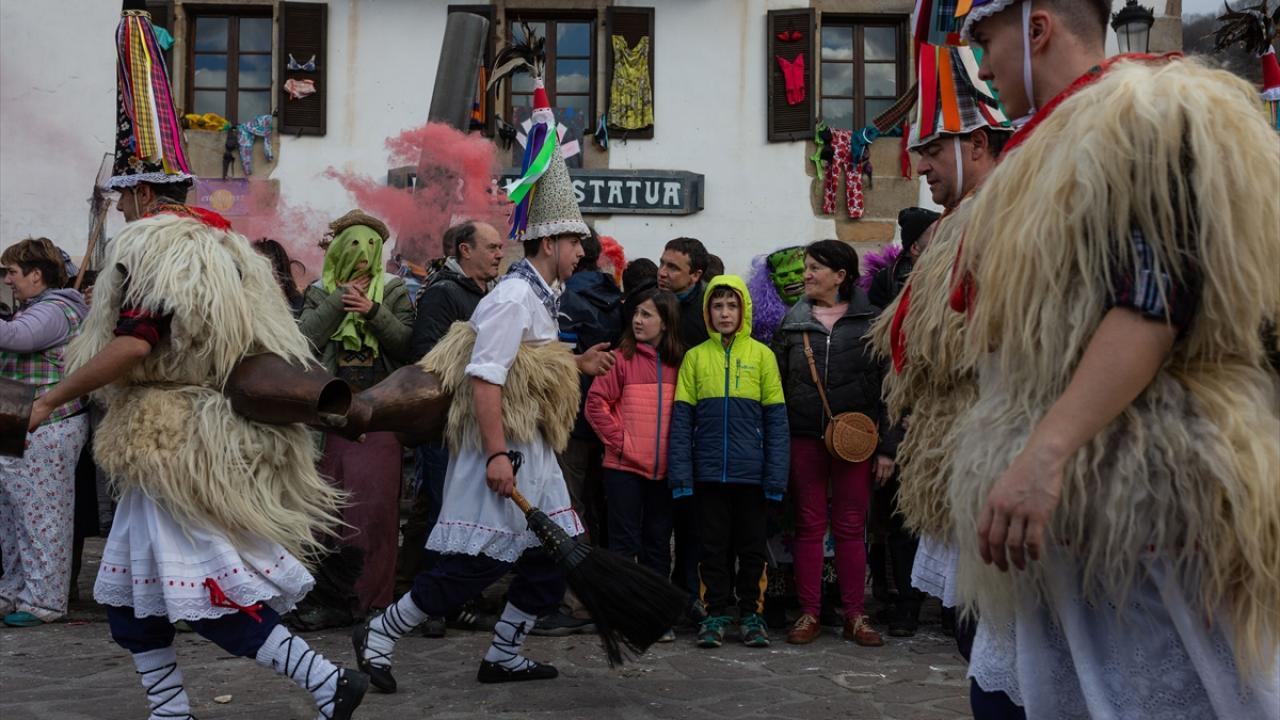 Koyun postu giydiler, kötülükleri kovdular... 2