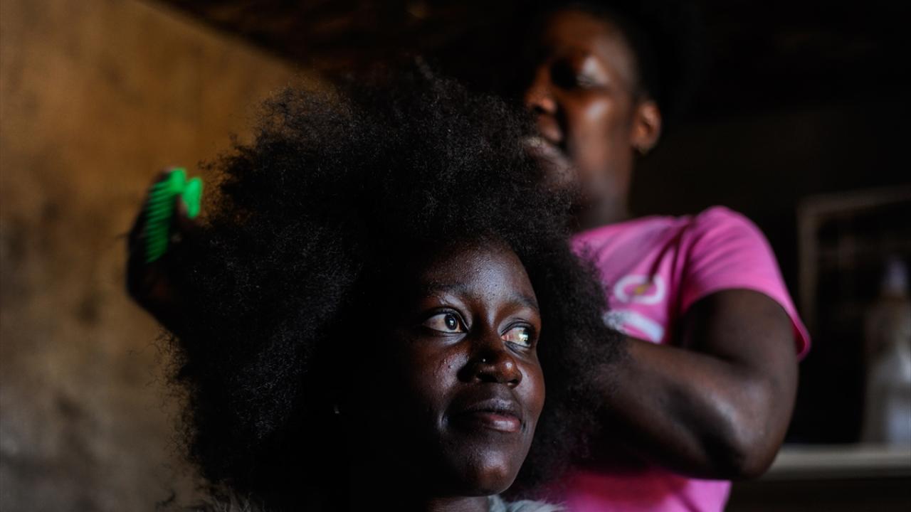 Afrika'da bir değişik kuaför salonu 11