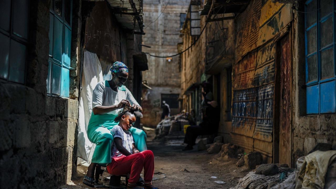 Afrika'da bir değişik kuaför salonu 12