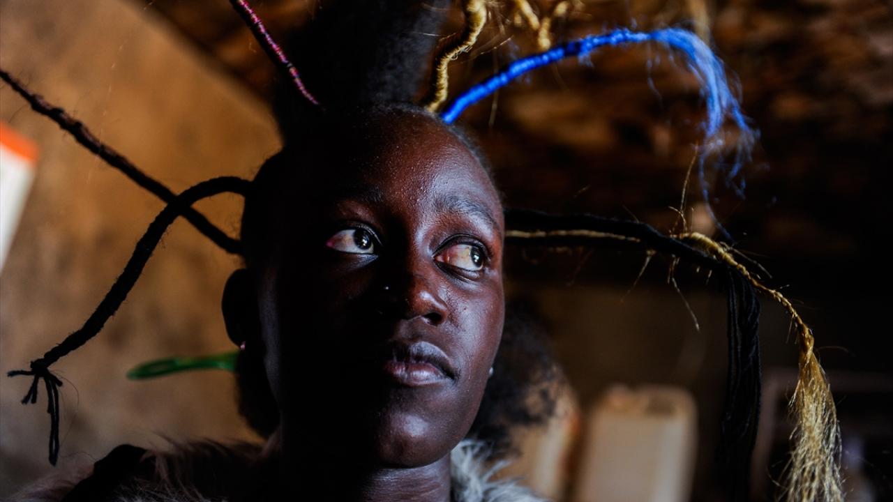 Afrika'da bir değişik kuaför salonu 10