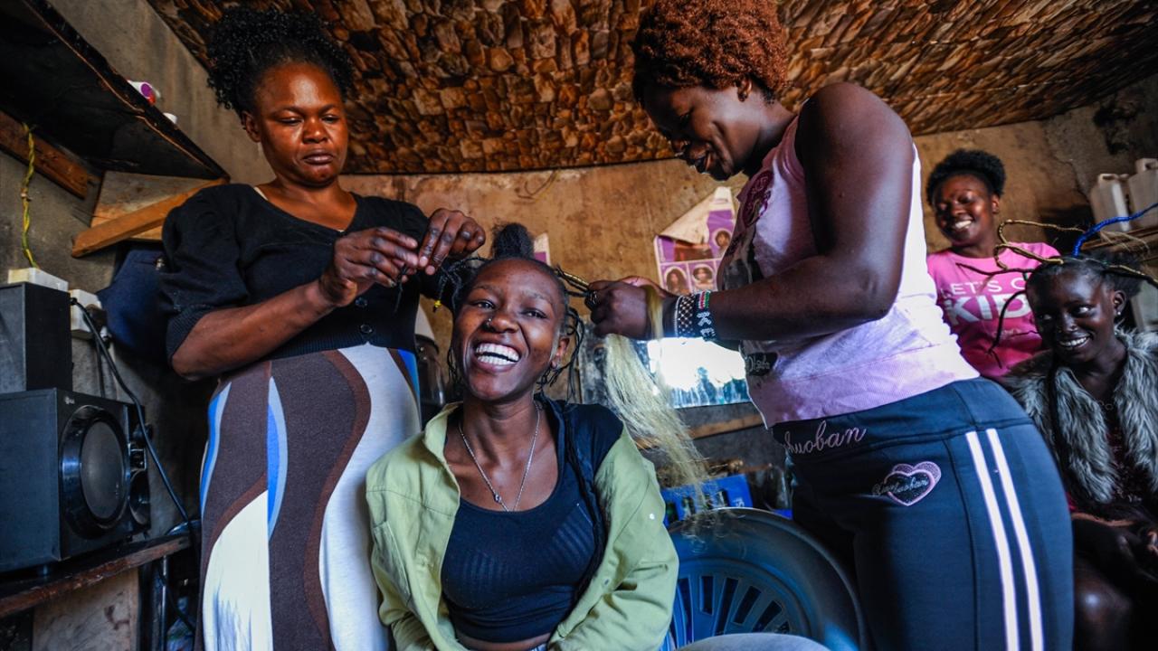 Afrika'da bir değişik kuaför salonu 7