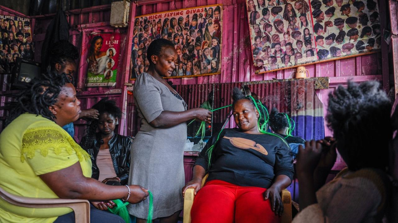 Afrika'da bir değişik kuaför salonu 8