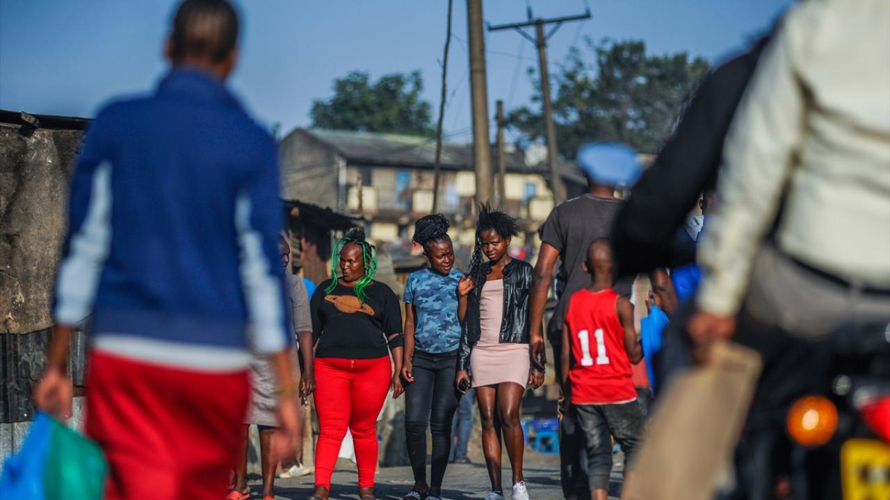 Afrika'da bir değişik kuaför salonu 9