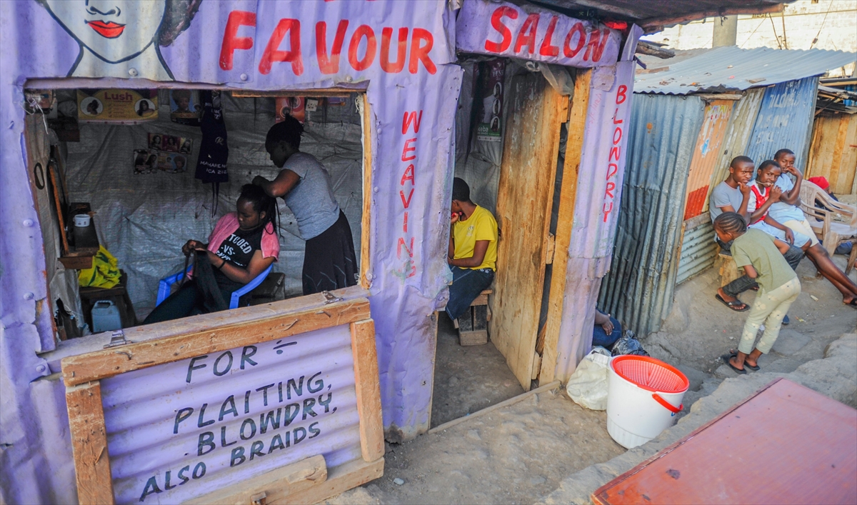 Afrika'da bir değişik kuaför salonu 6