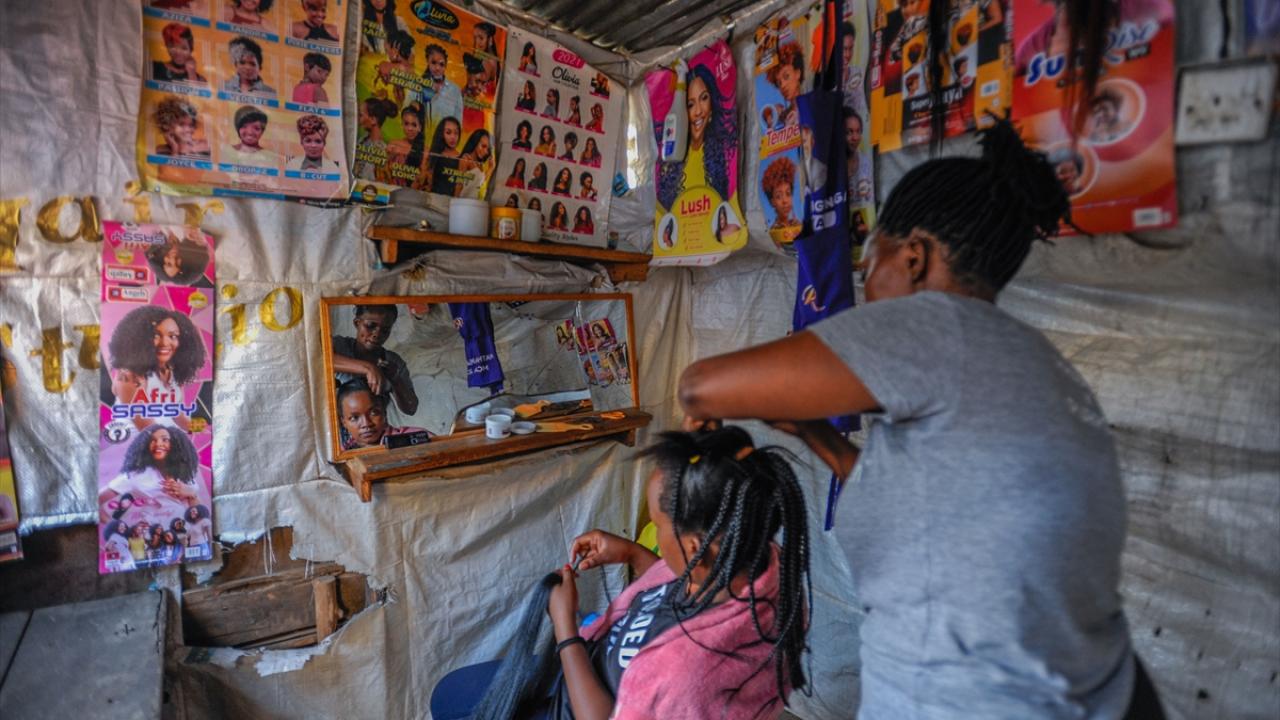 Afrika'da bir değişik kuaför salonu 4