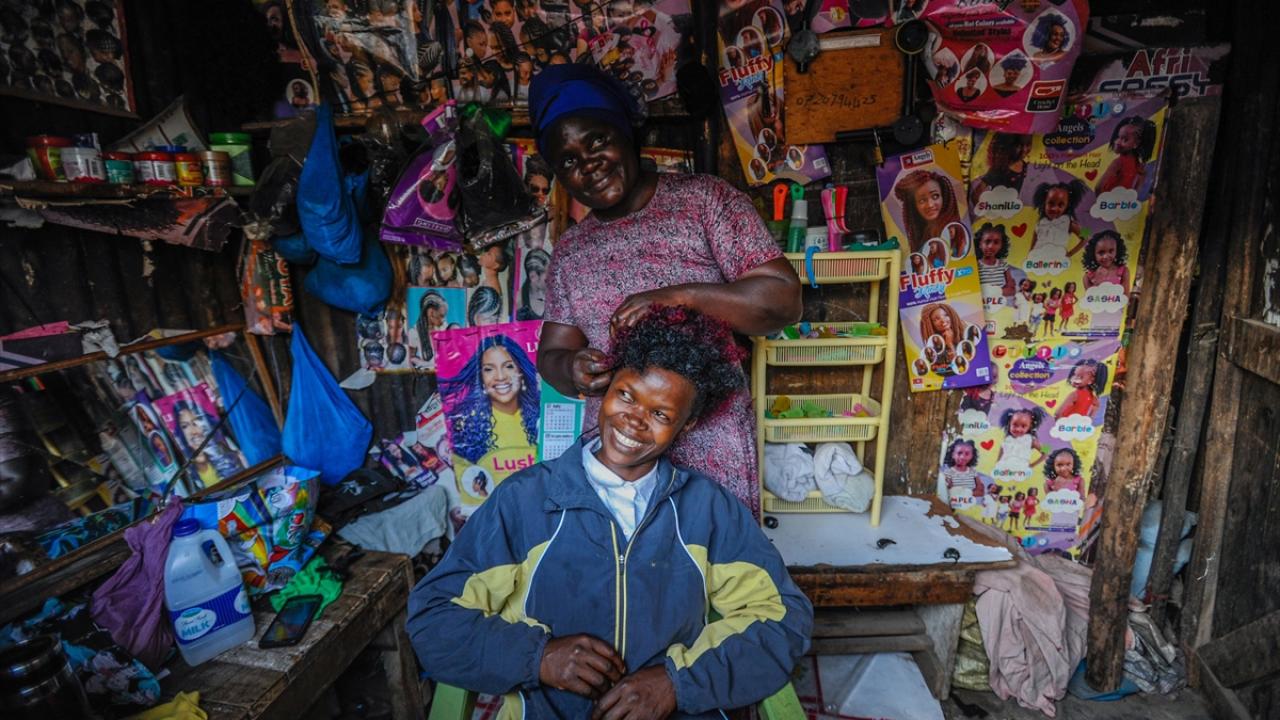 Afrika'da bir değişik kuaför salonu 5