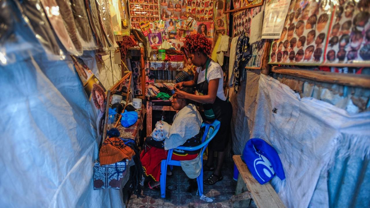 Afrika'da bir değişik kuaför salonu 3