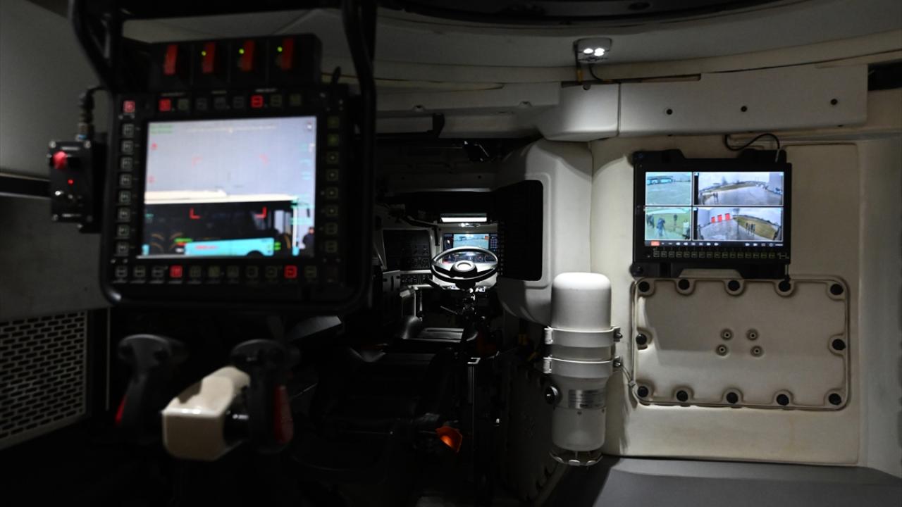 Türkiye'nin yerli motorlu ilk 8x8 aracı göreve hazır 19