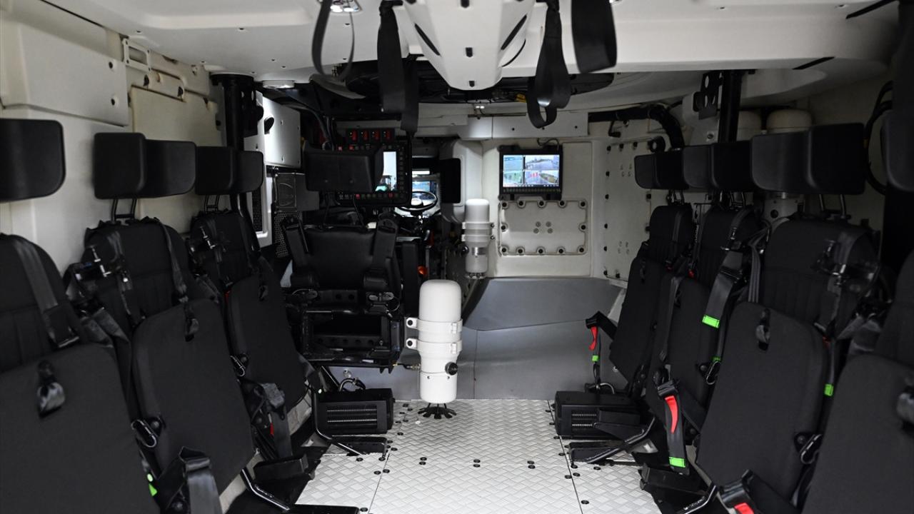 Türkiye'nin yerli motorlu ilk 8x8 aracı göreve hazır 16