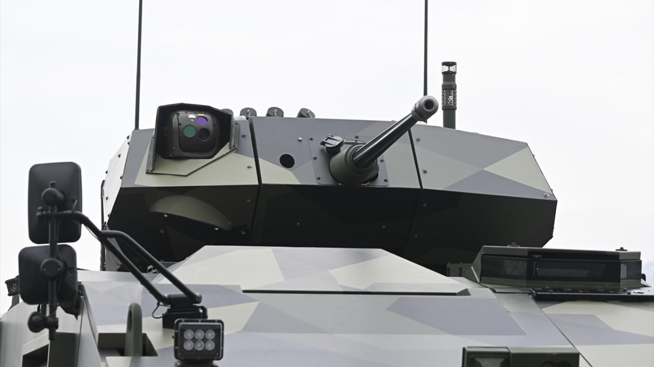 Türkiye'nin yerli motorlu ilk 8x8 aracı göreve hazır 15