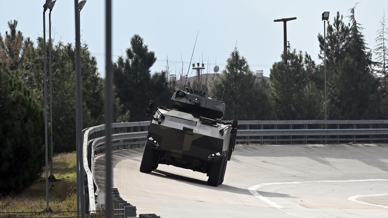 Türkiye'nin yerli motorlu ilk 8x8 aracı göreve hazır 12