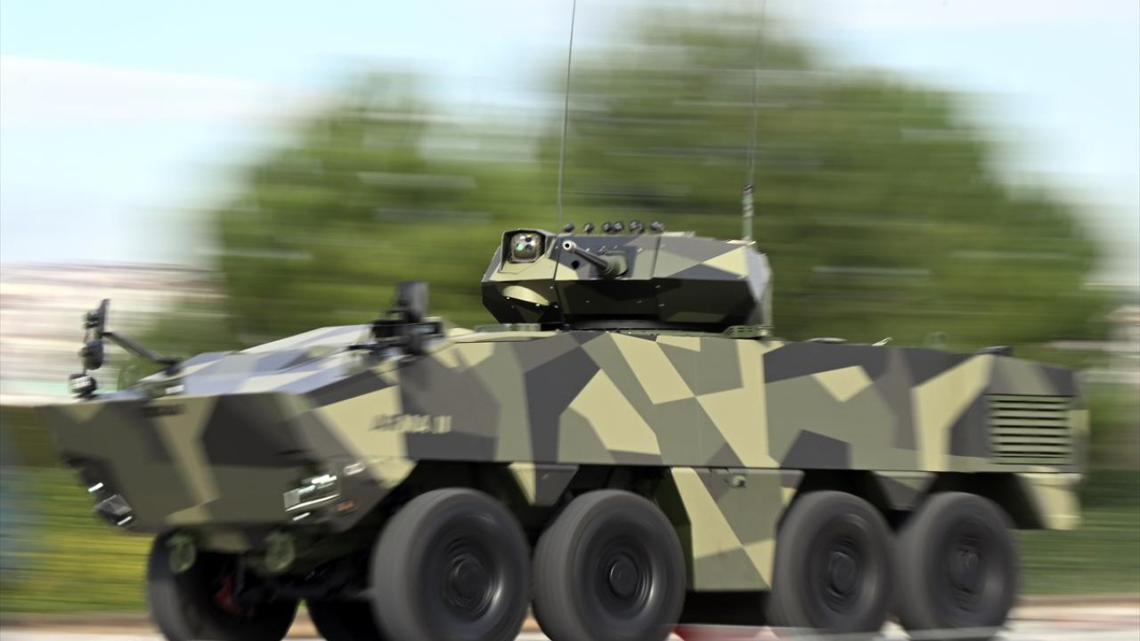 Türkiye'nin yerli motorlu ilk 8x8 aracı göreve hazır 8