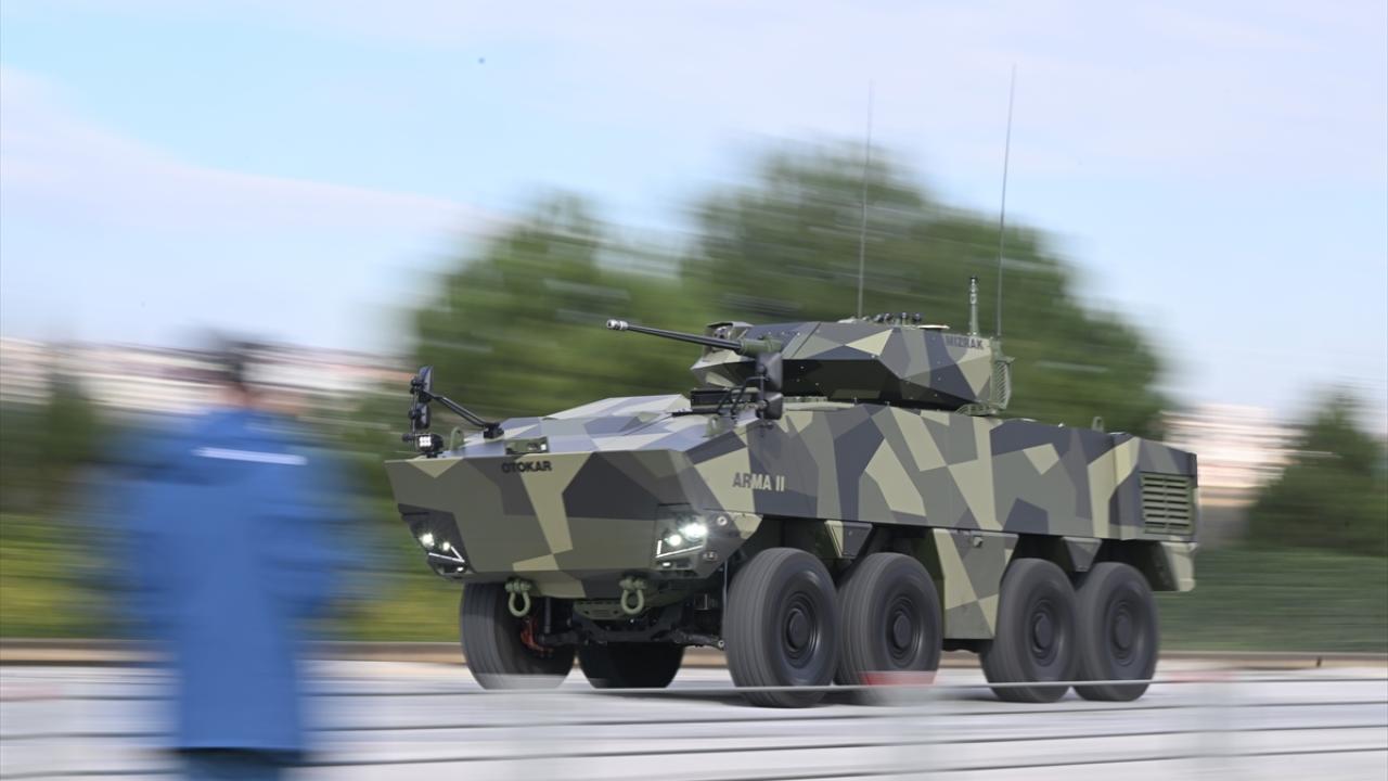 Türkiye'nin yerli motorlu ilk 8x8 aracı göreve hazır 1