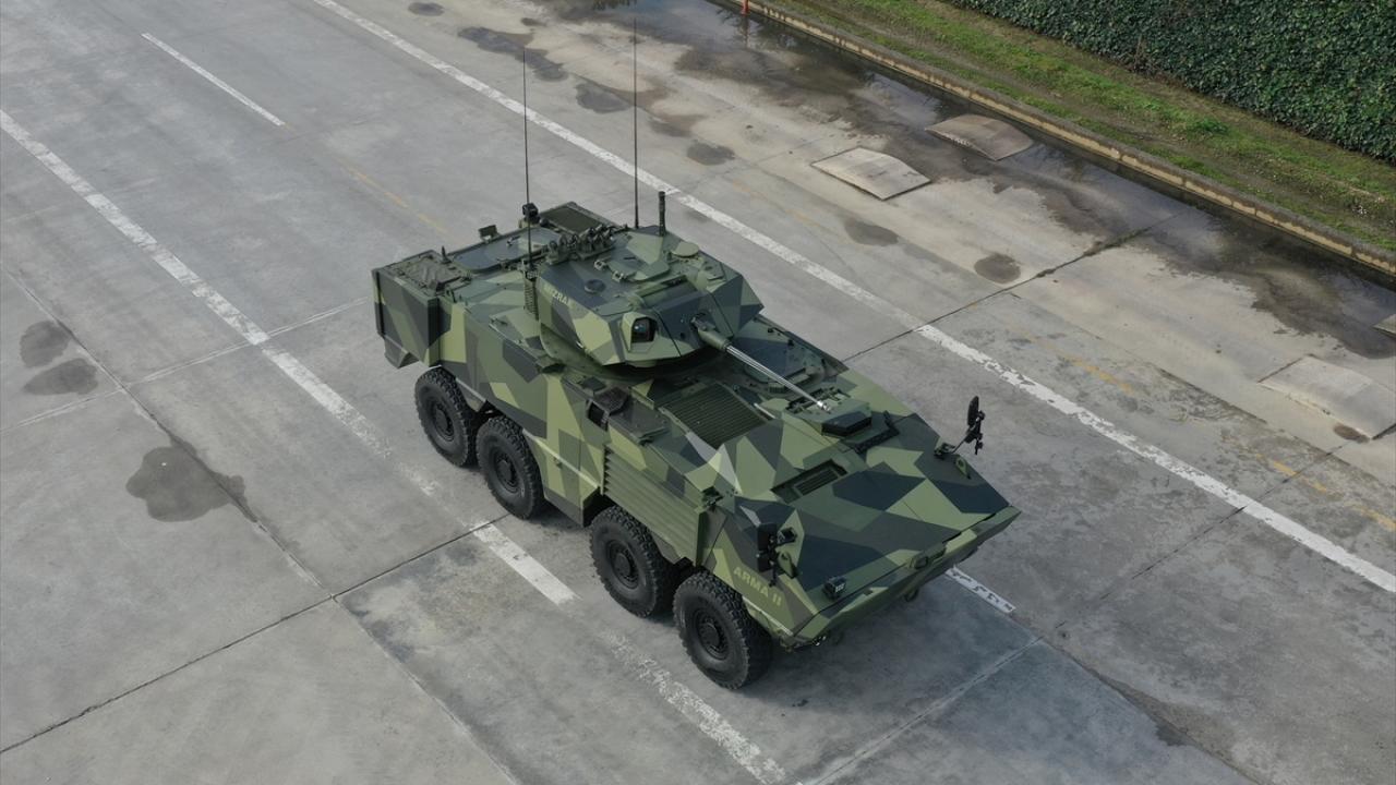 Türkiye'nin yerli motorlu ilk 8x8 aracı göreve hazır 2