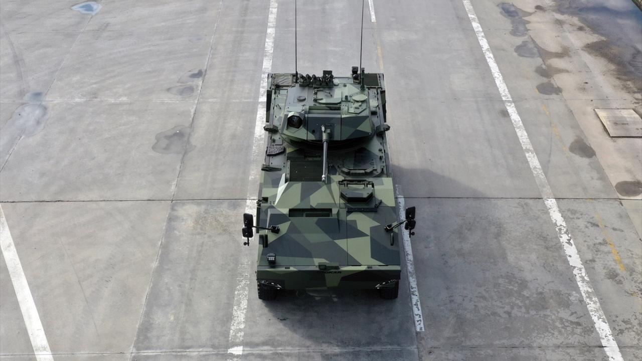 Türkiye'nin yerli motorlu ilk 8x8 aracı göreve hazır 4