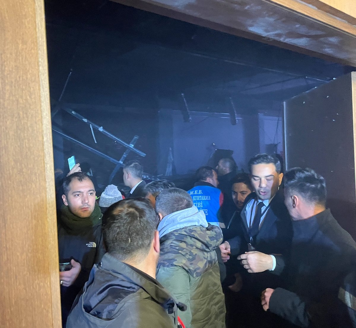 Kars Sarıkamış'ta otelin tavanı çöktü! Onlarca yaralı 2