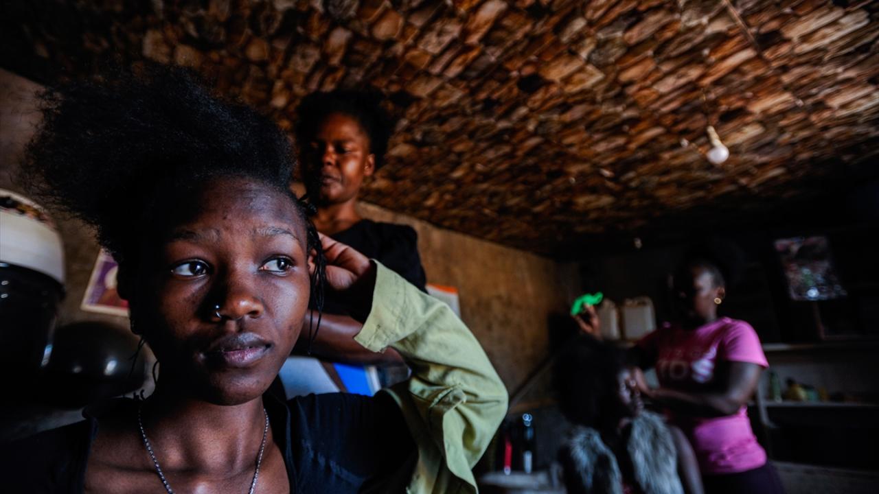 Afrika'da bir değişik kuaför salonu 15