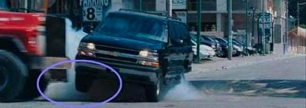 En dikkatlisi bile fark edemiyor, işte kimsenin fark edemediği film hataları 8