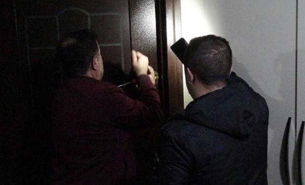 Erzurum'da bir garip olay! 3 gün 3 gece uyuyan kadının evine polis, çilingirle girdi 4