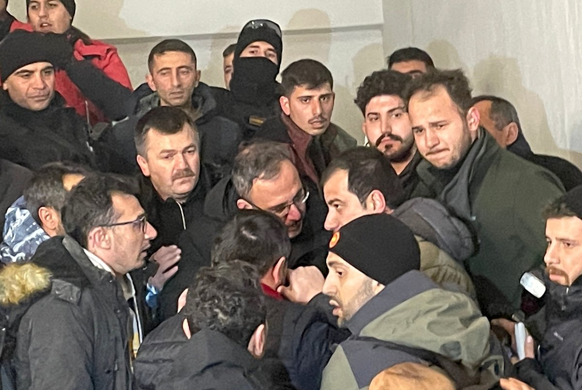 Kars Sarıkamış'ta otelin tavanı çöktü! Onlarca yaralı 3