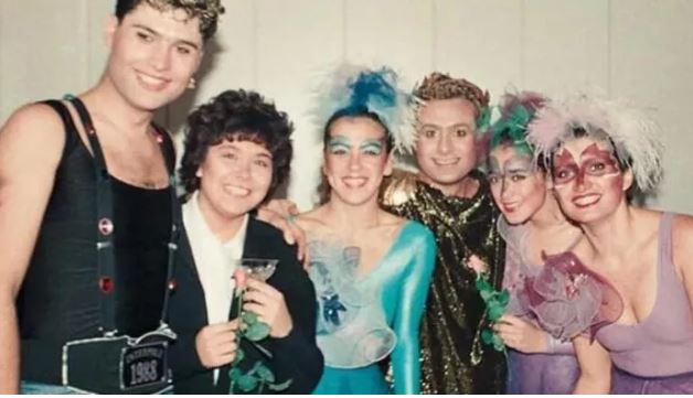 "Bu fotoğrafları albümden buldum... Ne çok mazi paylaştık seninle!" 12