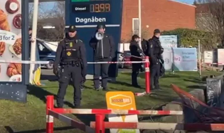 İsveç'ten sonra bu kez de Danimarka'da! Caminin karşısına gelip... 2