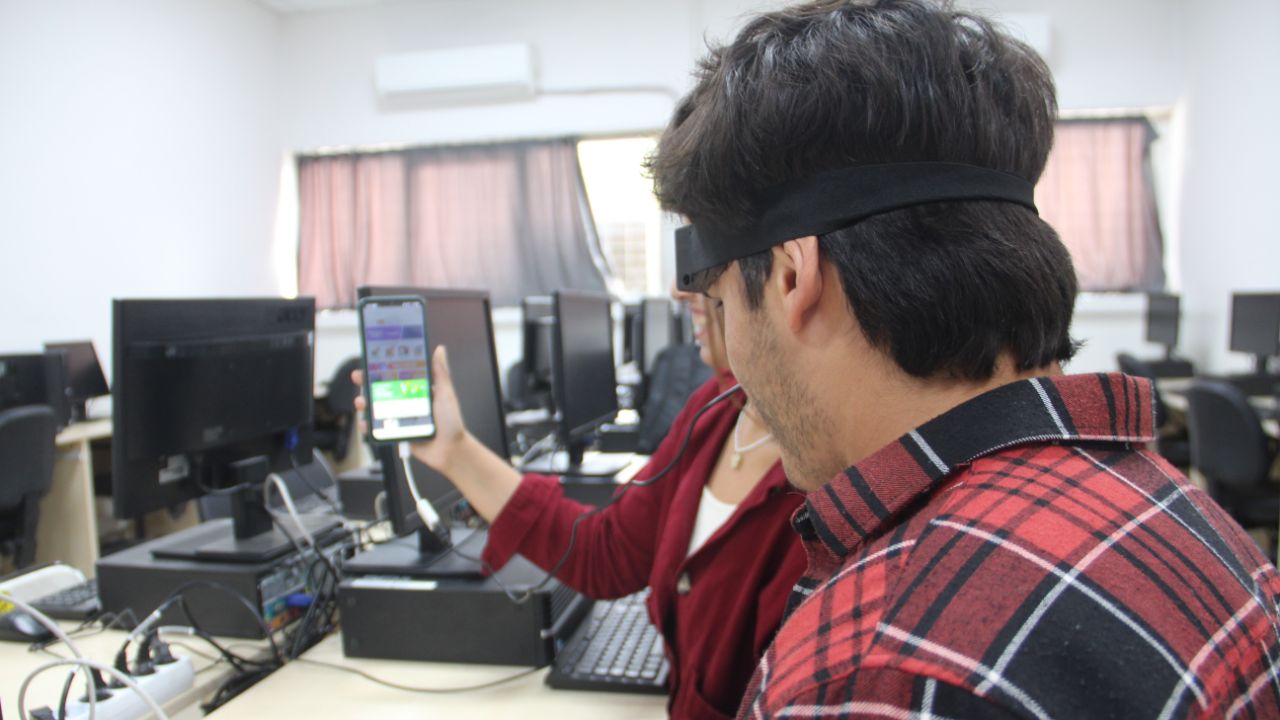 Türkiye’de bir ilk! Bu gözlüğün özelliğini duyanlar şaşırıyor 1